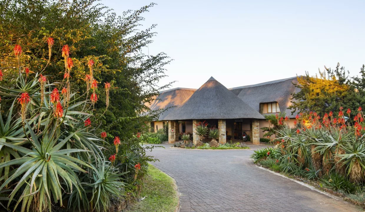 Montusi Mountain Lodge Drakensberg Accommodation Yuppietay 1